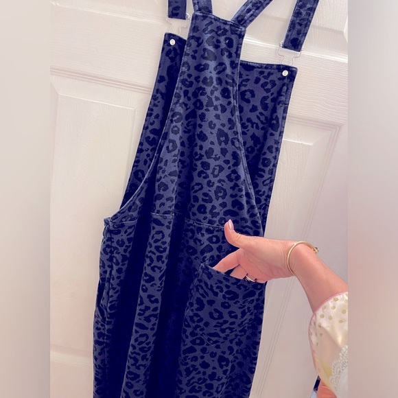 Z supply Mureile Navy Blue Leopard Print knit Overalls in medium - Picture 11 of 12